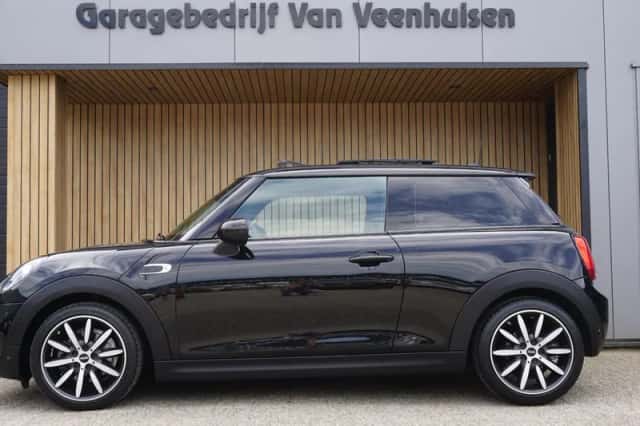 MINI Cooper (2018) thumbnail 2