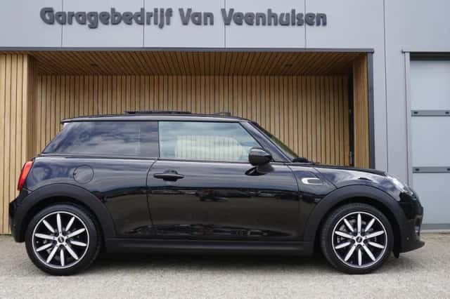 MINI Cooper (2018) thumbnail 3