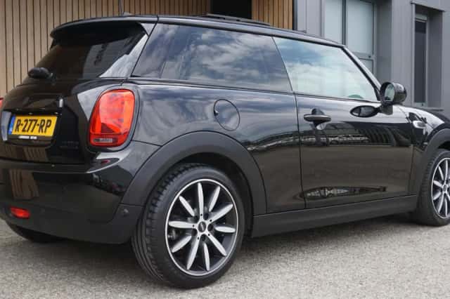 MINI Cooper (2018) thumbnail 5
