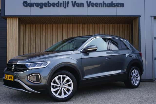 Volkswagen T-Roc (2022) thumbnail 1