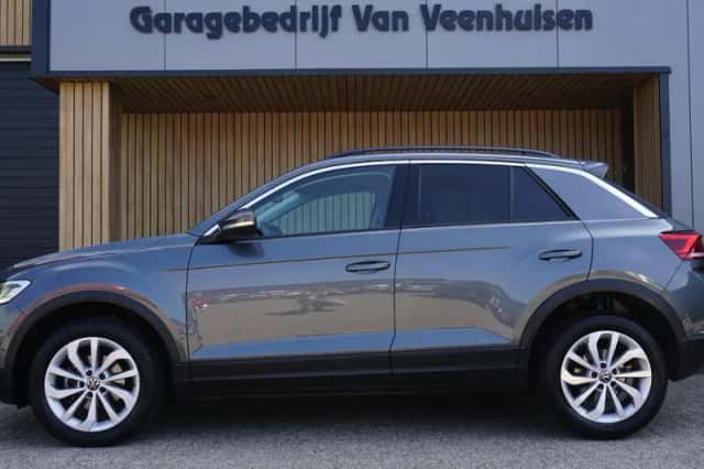 Volkswagen T-Roc (2022) thumbnail 2