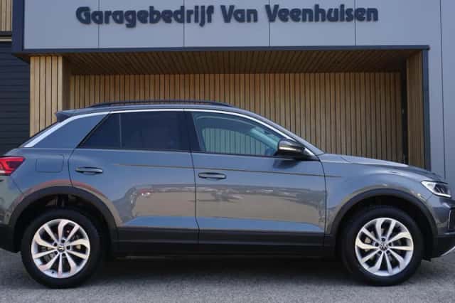 Volkswagen T-Roc (2022) thumbnail 3