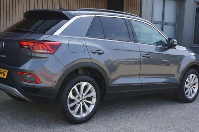 Volkswagen T-Roc (2022) thumbnail 5