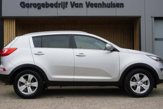 Kia Sportage (2011) thumbnail 3
