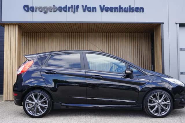 Ford Fiesta (2017) thumbnail 3