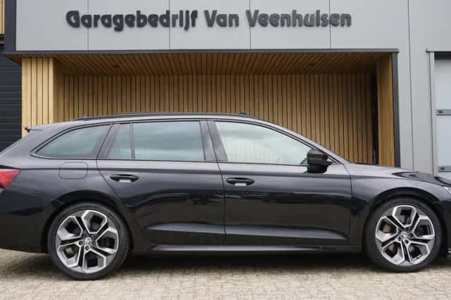 Škoda Octavia (2021) thumbnail 3