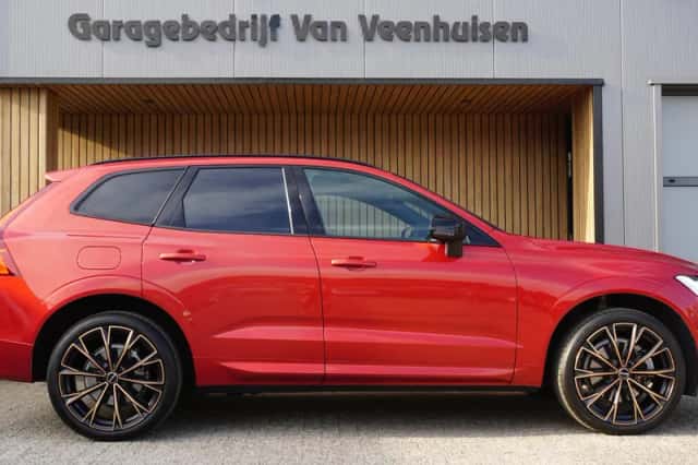 Volvo XC60 (2022) thumbnail 3