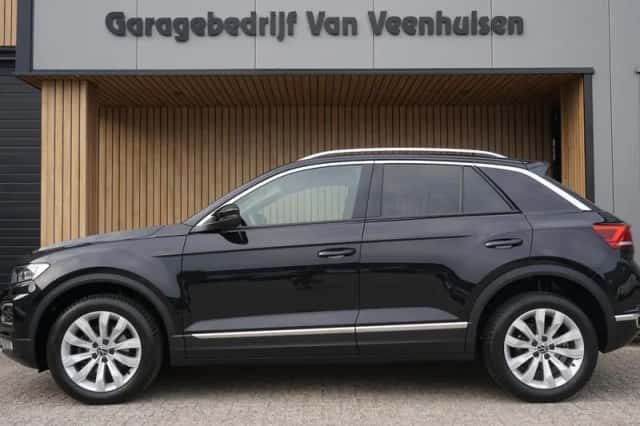 Volkswagen T-Roc (2022) thumbnail 2