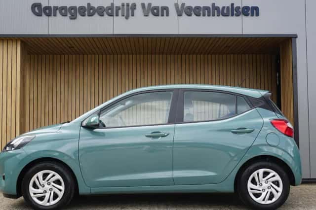 Hyundai i10 (2023) thumbnail 2