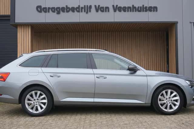 Škoda Superb (2020) thumbnail 3