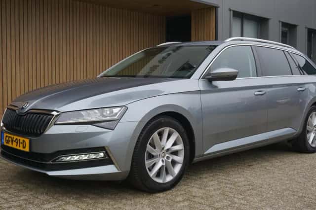 Škoda Superb (2020) thumbnail 4