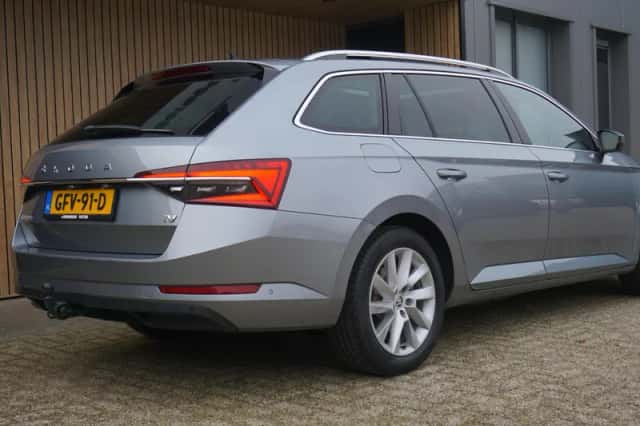Škoda Superb (2020) thumbnail 5