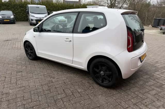 Volkswagen Up! (2012) thumbnail 2