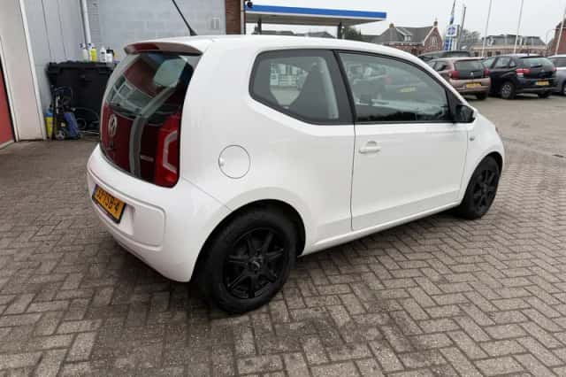 Volkswagen Up! (2012) thumbnail 6