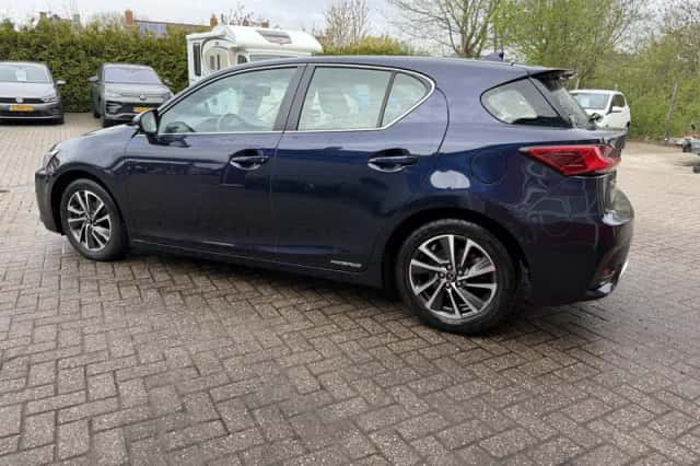 Lexus CT (2021) thumbnail 2