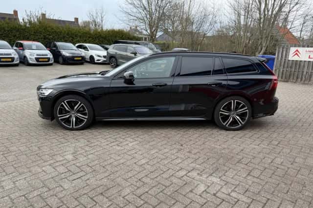 Volvo V60 (2022) thumbnail 2