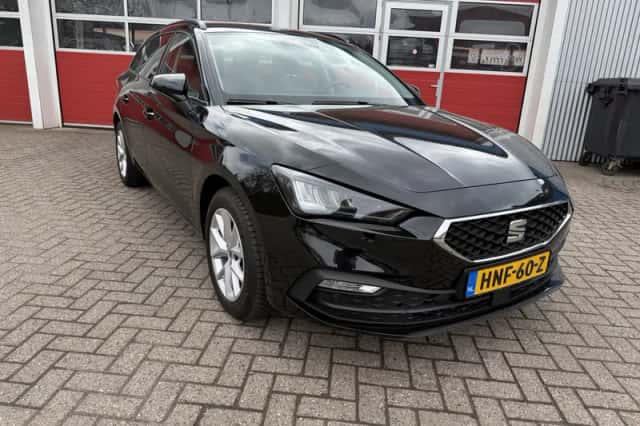 SEAT Leon (2023) thumbnail 1