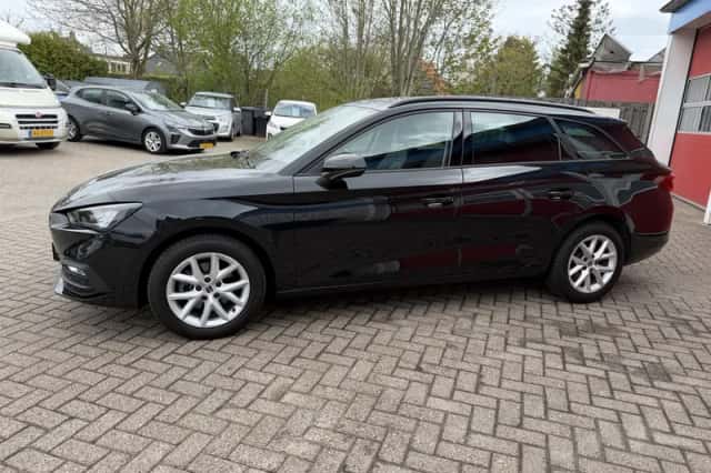 SEAT Leon (2023) thumbnail 3
