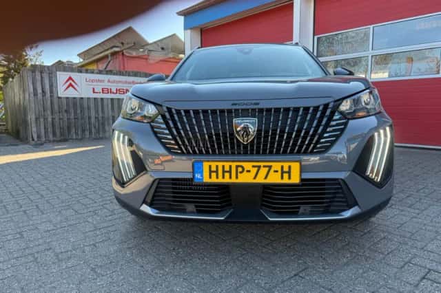 Peugeot 2008 (2024) thumbnail 2