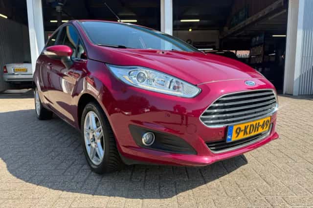 Ford Fiesta (2013) thumbnail 1