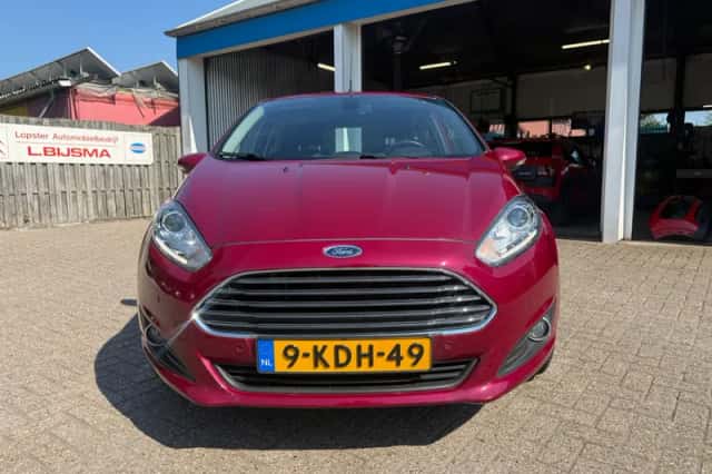 Ford Fiesta (2013) thumbnail 2