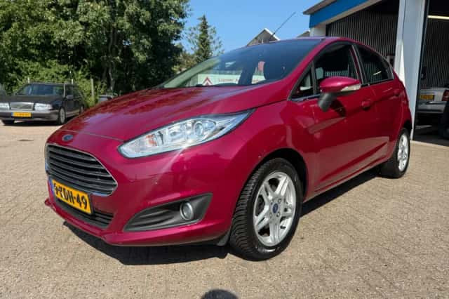 Ford Fiesta (2013) thumbnail 3