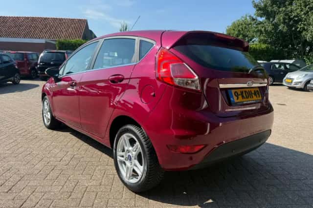 Ford Fiesta (2013) thumbnail 5