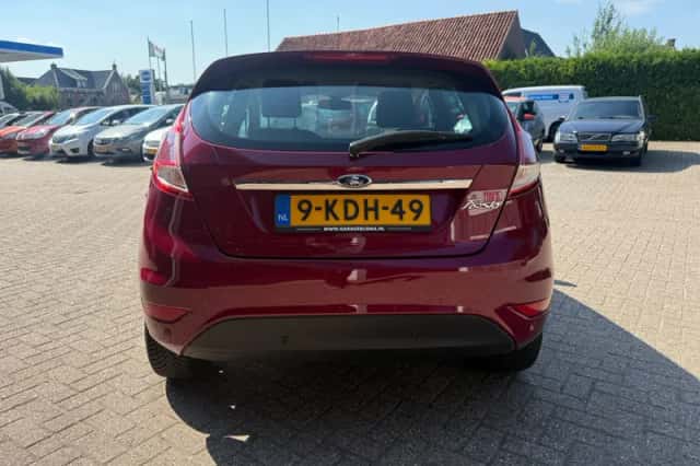 Ford Fiesta (2013) thumbnail 6