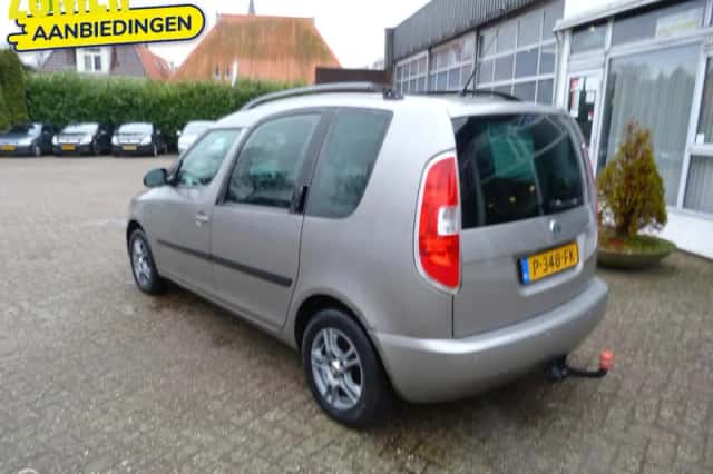 Škoda Roomster (2009) thumbnail 3