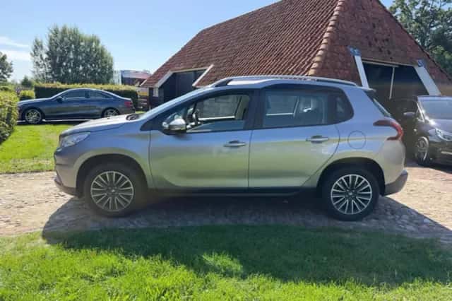 Peugeot 2008 (2017) thumbnail 2