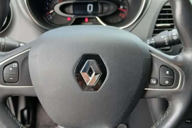 Renault Captur (2016) thumbnail 5