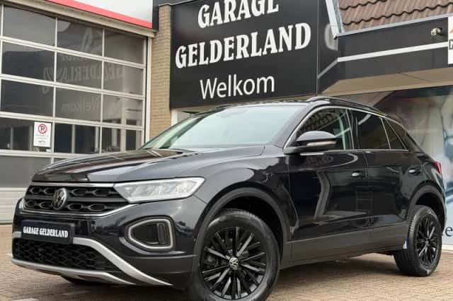 Volkswagen T-Roc (2024) thumbnail 1
