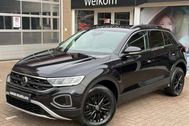 Volkswagen T-Roc (2024) thumbnail 2