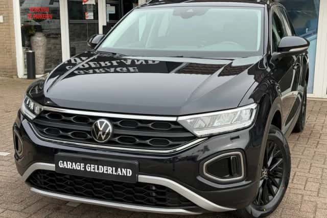 Volkswagen T-Roc (2024) thumbnail 3