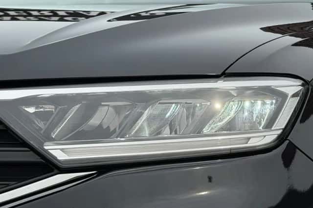 Volkswagen T-Roc (2024) thumbnail 4