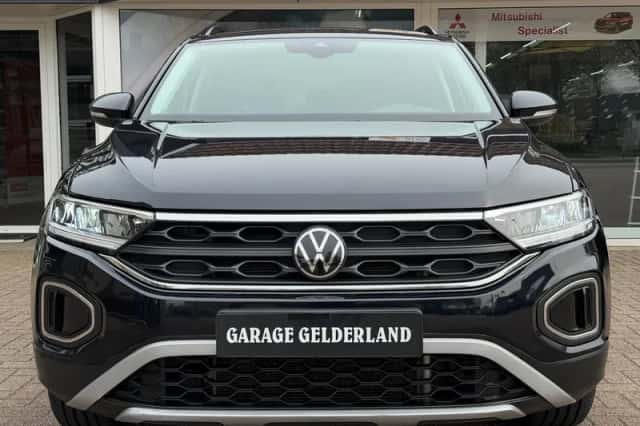 Volkswagen T-Roc (2024) thumbnail 5