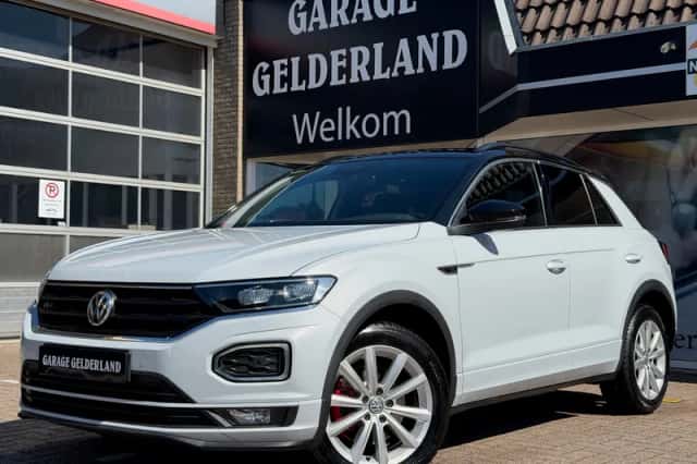 Volkswagen T-Roc (2018) thumbnail 1