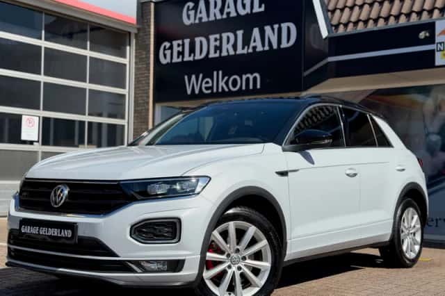 Volkswagen T-Roc (2019) thumbnail 2