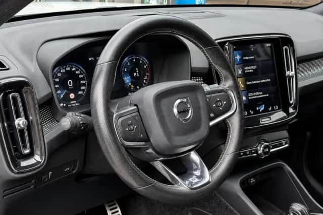 Volvo XC40 (2020) thumbnail 3