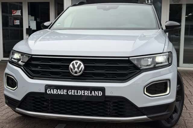 Volkswagen T-Roc (2021) thumbnail 3
