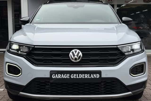 Volkswagen T-Roc (2021) thumbnail 5