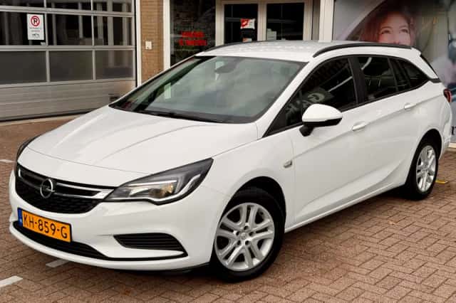 Opel Astra (2016) thumbnail 2