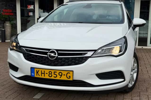 Opel Astra (2016) thumbnail 3