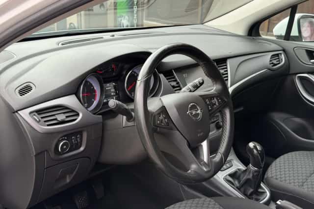 Opel Astra (2016) thumbnail 4