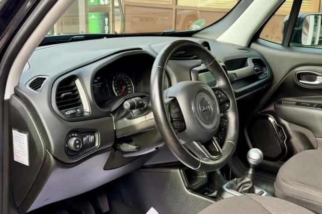 Jeep Renegade (2018) thumbnail 4