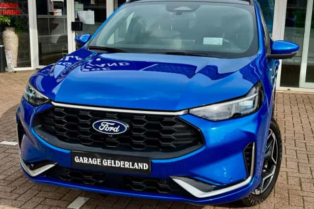 Ford Kuga (2024) thumbnail 3