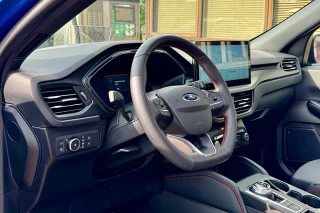 Ford Kuga (2024) thumbnail 4