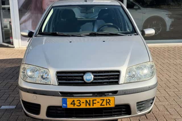 Fiat Punto (2003) thumbnail 3