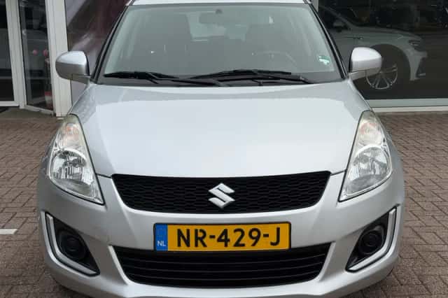 Suzuki Swift (2014) thumbnail 4
