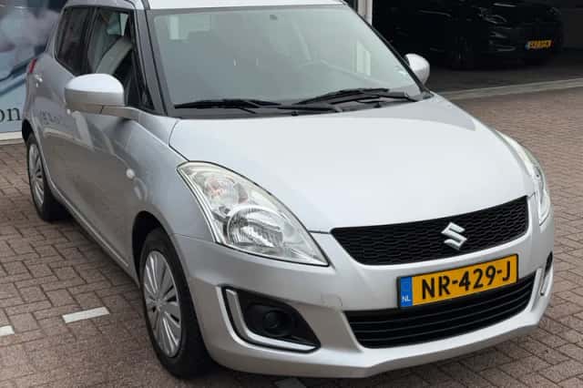 Suzuki Swift (2014) thumbnail 5
